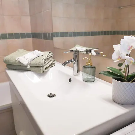 Διαμέρισμα Hillside With Ac & Heating In Grande Maison Βουδαπέστη